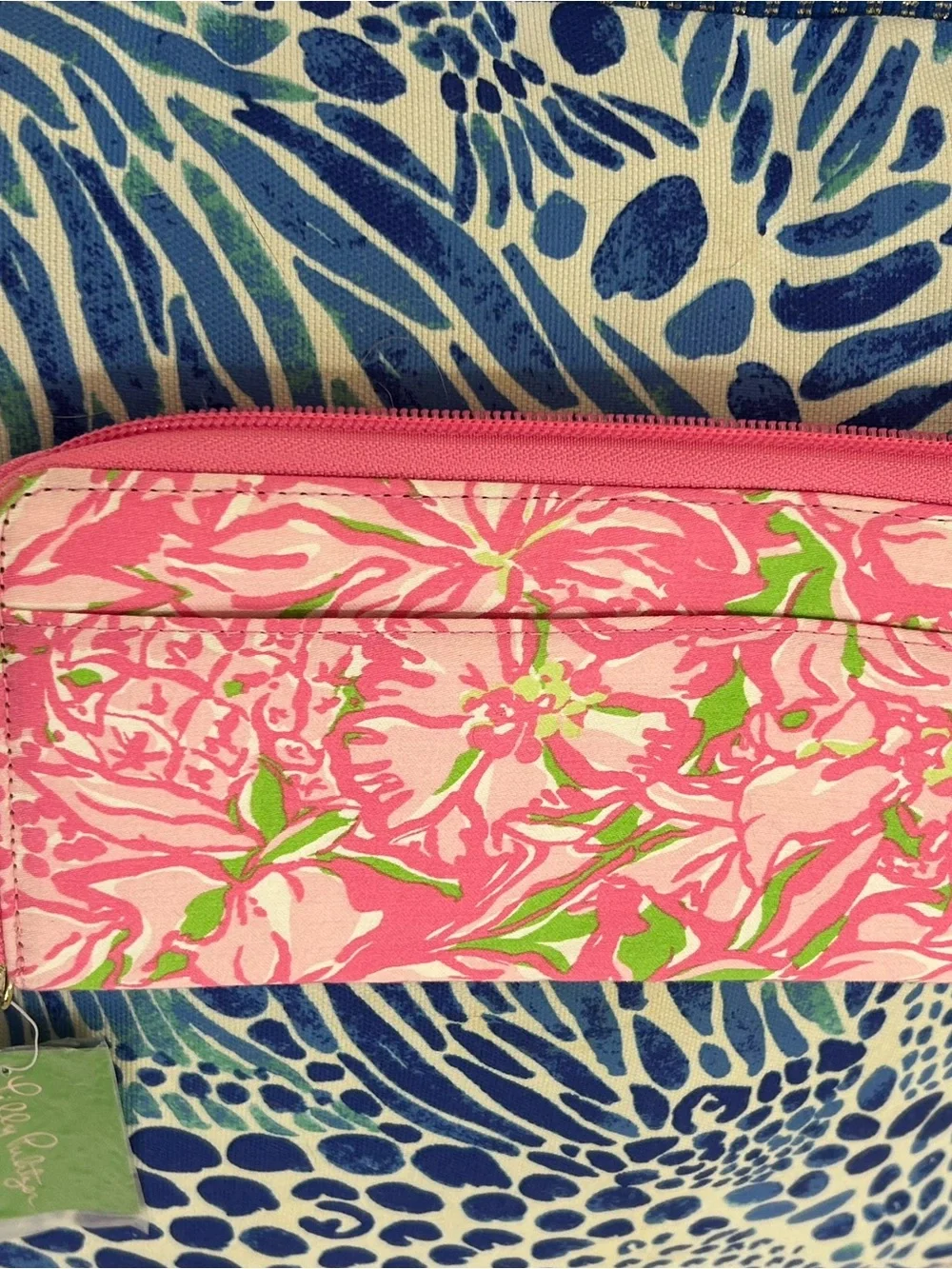 NWT Lilly Pulitzer travel passport wallet
LIMEADE - Picture 6 of 9